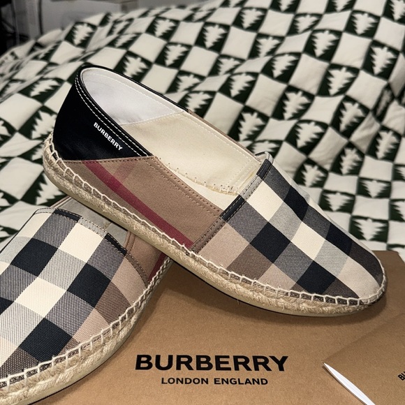BURBERRY - Picture 3 of 6